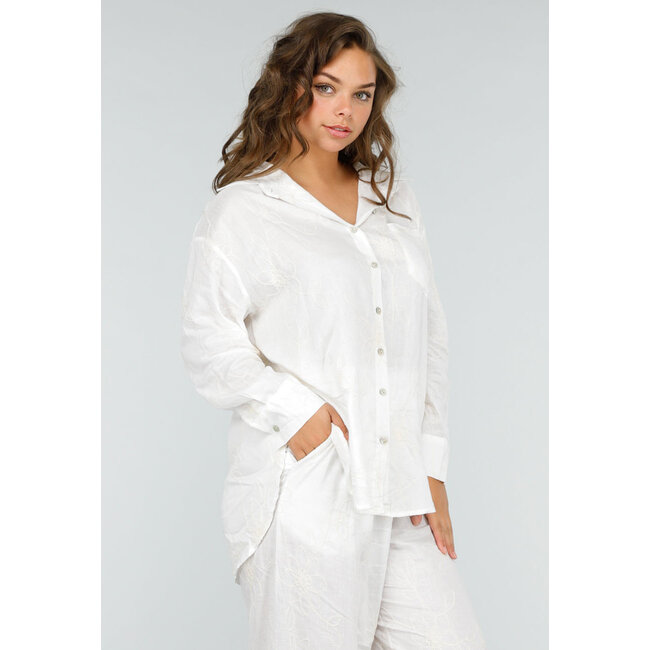 Weißes zweiteiliges Set mit bestickter Bluse und Hose