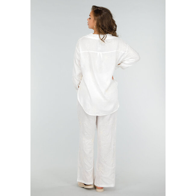 Weißes zweiteiliges Set mit bestickter Bluse und Hose