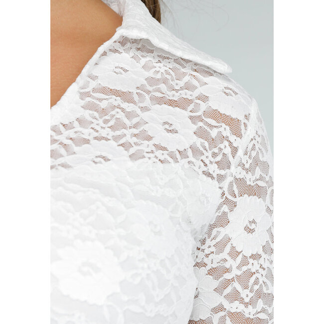 Elegante weiße Spitzenbluse mit langen Ärmeln und Knopfverschluss