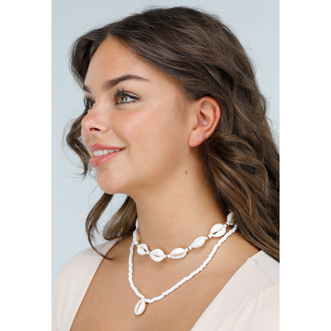 2-teiliges Halsketten-Set mit weißen Kauri-Muscheln und Rocailles-Perlen