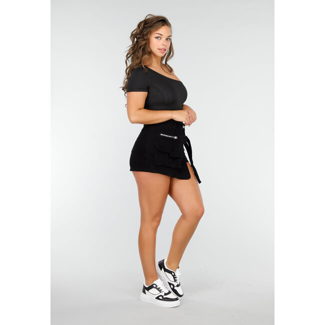 Schwarzes Stretch-Crop-Top mit einer Schulter