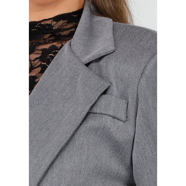 Grauer Blazer-Anzug mit Leoparden-Details