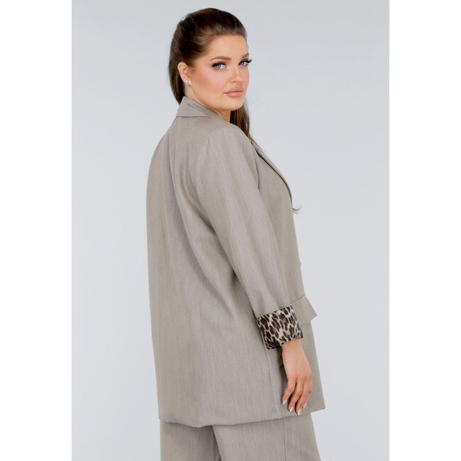 Taupefarbenes Blazer-Set mit Leoparden-Details