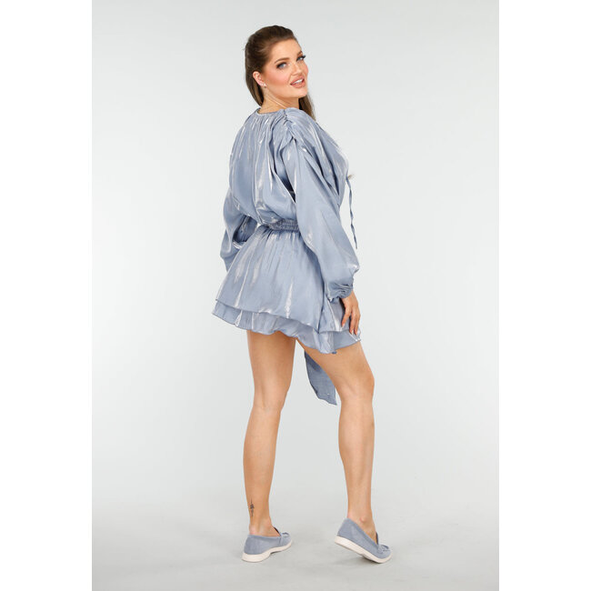Elegantes glänzendes blaues Minikleid
