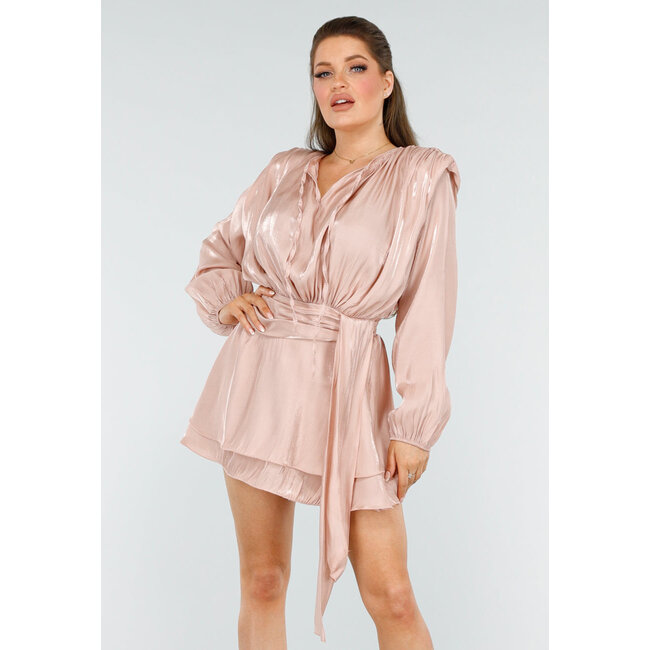 Schickes rosa Kleid mit Schleife und Puffärmeln