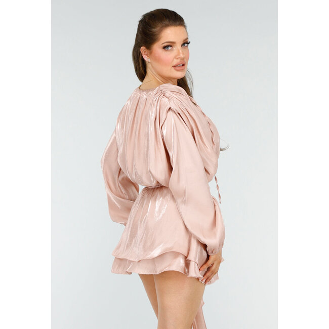 Schickes rosa Kleid mit Schleife und Puffärmeln