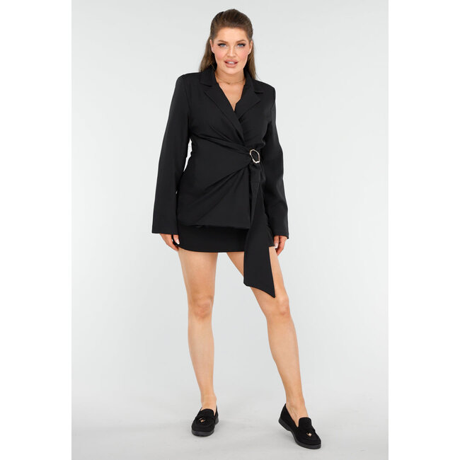 Eleganter, maßgeschneiderter schwarzer Blazer mit Gürtel und goldfarbener Schnalle