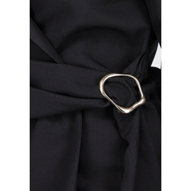 Eleganter, maßgeschneiderter schwarzer Blazer mit Gürtel und goldfarbener Schnalle