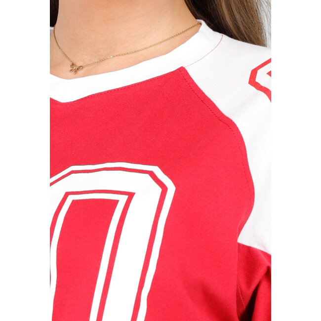 Sportliches rotes Baseball T-Shirt mit Stern