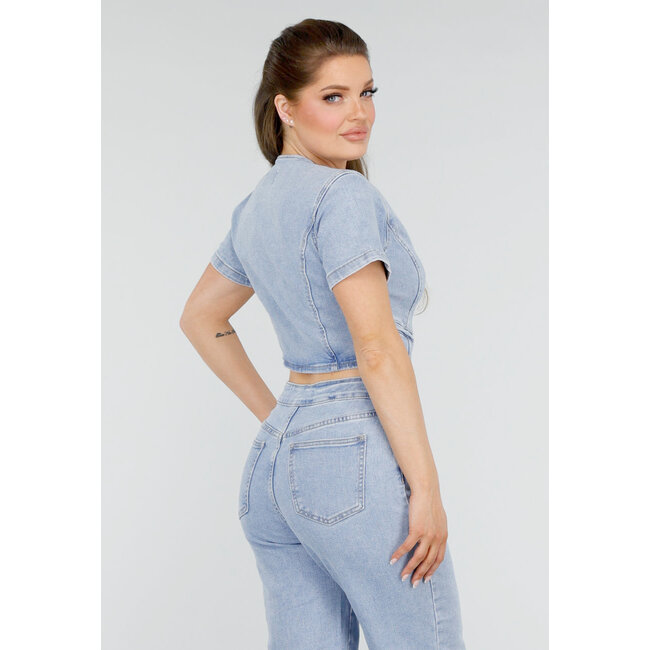 Denim-Jumpsuit mit Ausschnitten, kurzen Ärmeln und Knöpfen