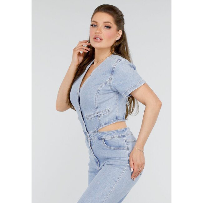 Denim-Jumpsuit mit Ausschnitten, kurzen Ärmeln und Knöpfen