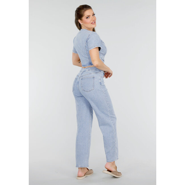 Denim-Jumpsuit mit Ausschnitten, kurzen Ärmeln und Knöpfen