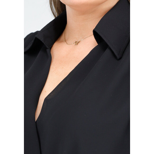 Schwarzer Body mit Overslag und langen Puffärmeln und Kragen