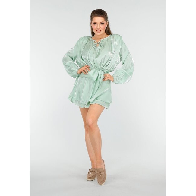 Schickes mintgrünes Kleid mit Schleife und Puffärmeln