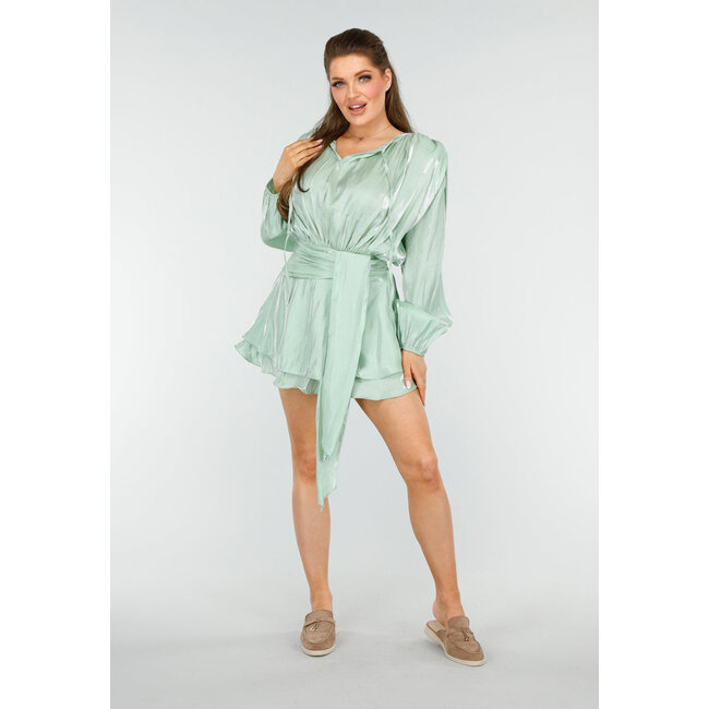 Schickes mintgrünes Kleid mit Schleife und Puffärmeln