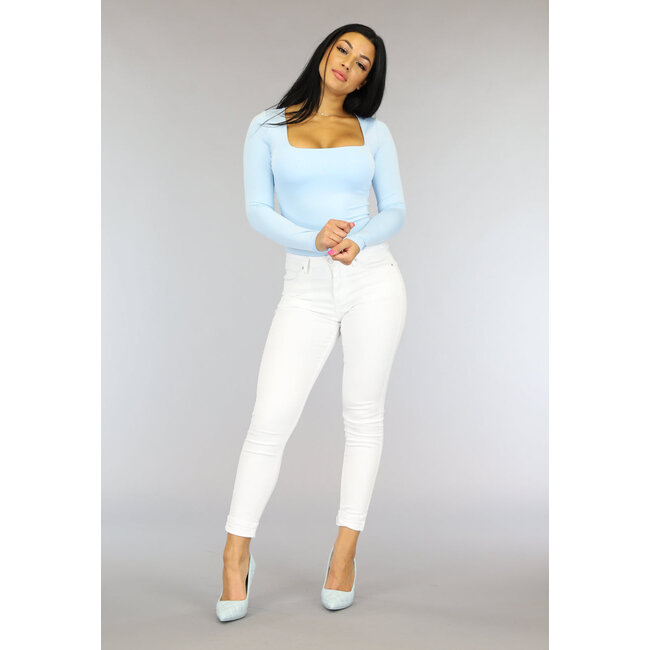 Babyblaues langärmeliges Top mit quadratischem Ausschnitt