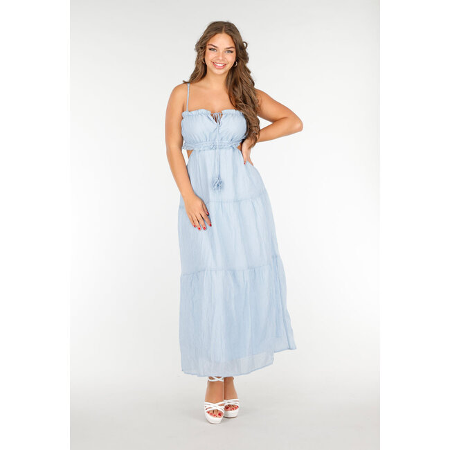 Hellblaues Maxikleid mit Spaghetti-Trägern und Raffungen