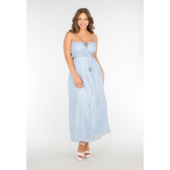 Hellblaues Maxikleid mit Spaghetti-Trägern und Raffungen