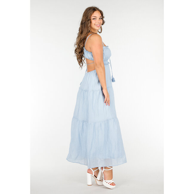 Hellblaues Maxikleid mit Spaghetti-Trägern und Raffungen