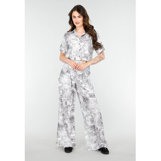 Elegantes zweiteiliges Set mit schwarzem und weißem Druck