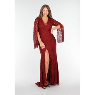Rotes langes Spitzenkleid
