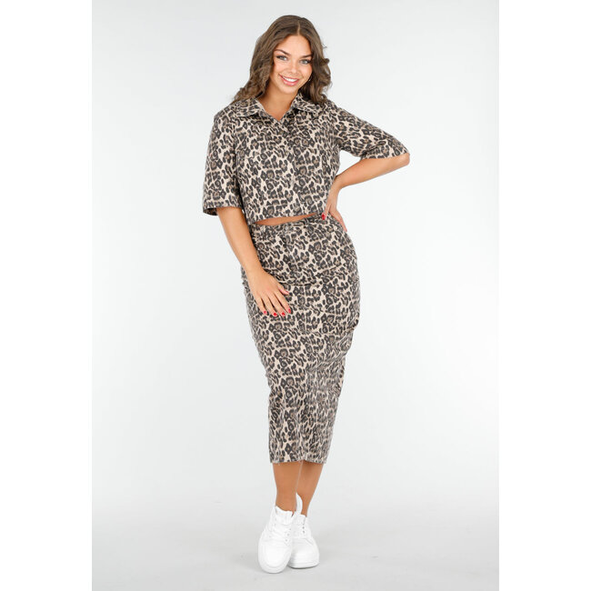 Beigefarbener Stretch-Zweiteiler mit Leopardenmuster, Rock und geteilter Bluse