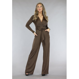 Großer brauner Jumpsuit mit weiten Beinen