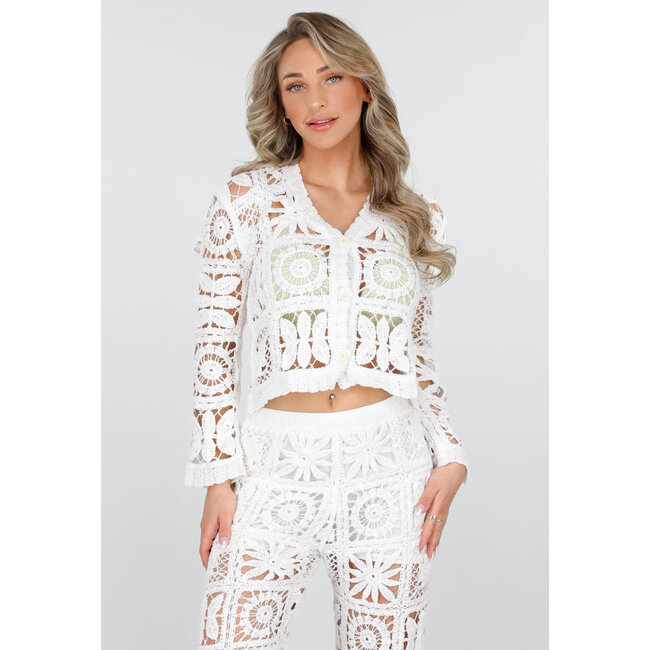 Gehäkeltes weißes zweiteiliges Set mit Weste und Hose