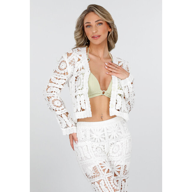 Gehäkeltes weißes zweiteiliges Set mit Weste und Hose