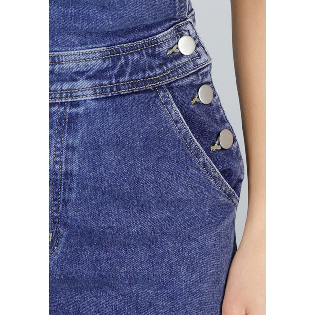 Blaue Denim-Gartenhosen mit Hosenträgern und Knopfverschluss