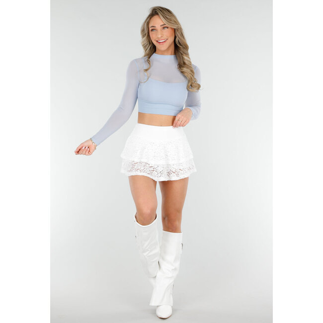 Weißer Lagen-Skort aus Spitze mit Rüschen und breitem Taillenband