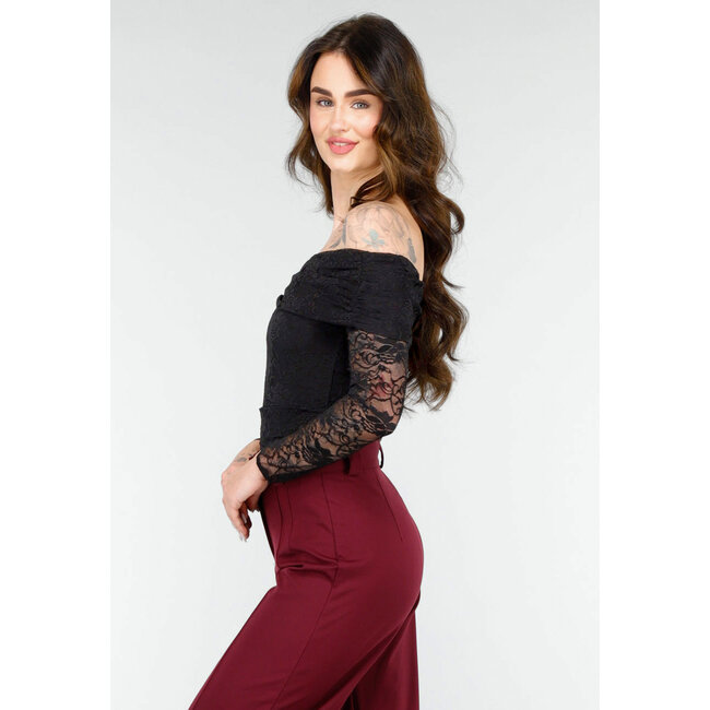 Schwarzer Off-Shoulder LaceyBody mit langen Ärmeln