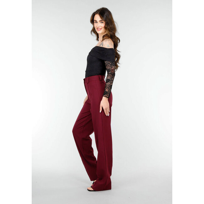 Schwarzer Off-Shoulder LaceyBody mit langen Ärmeln