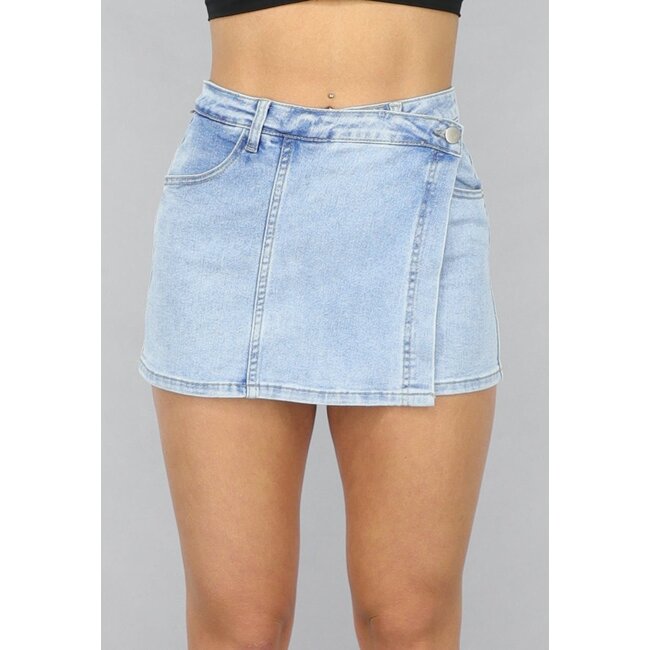 Redial Jeans Hellblauer Denim-Skort mit Revers