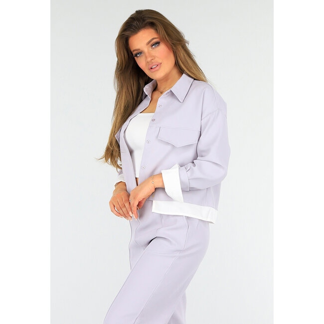 Zweiteiliges lila Set mit Jacke und Hose mit hoher Taille