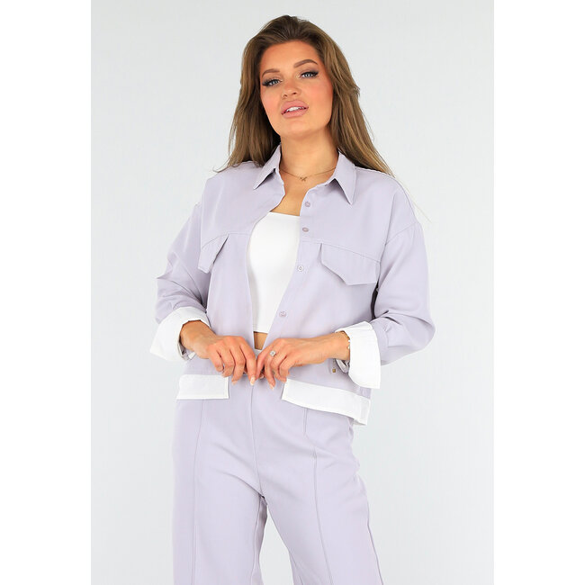 Zweiteiliges lila Set mit Jacke und Hose mit hoher Taille