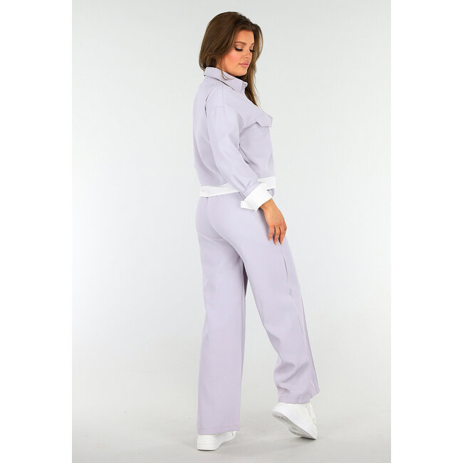 Zweiteiliges lila Set mit Jacke und Hose mit hoher Taille