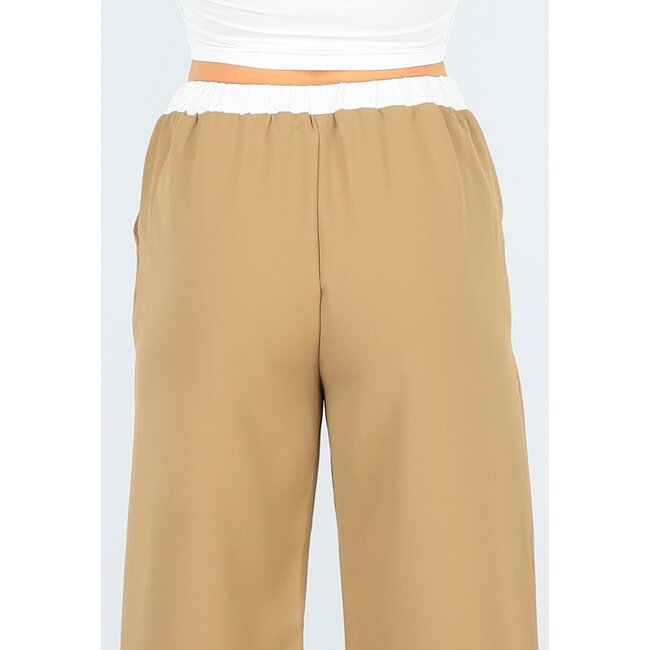 Zweiteiliges Set in Camel mit elastischem Bund und Blusendetail