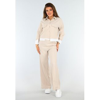 Zweiteiliges Set in Beige mit Blusendetail