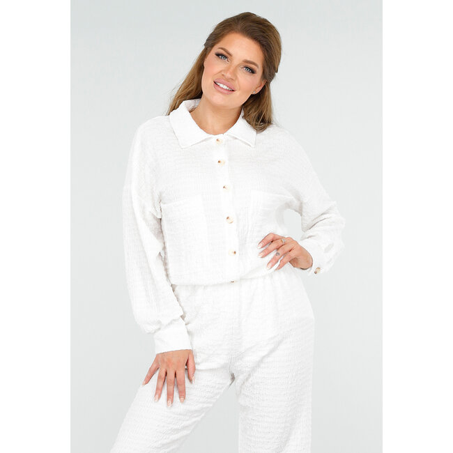 Weißes Crinkle-Stretch-Set mit Türknopf-Bluse und gerader Hose mit Gummibund