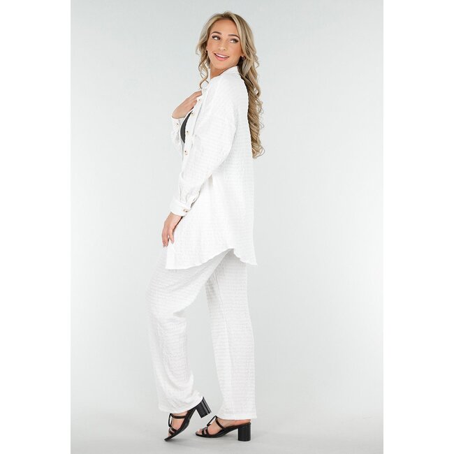 Weißes Crinkle-Stretch-Set mit Türknopf-Bluse und gerader Hose mit Gummibund
