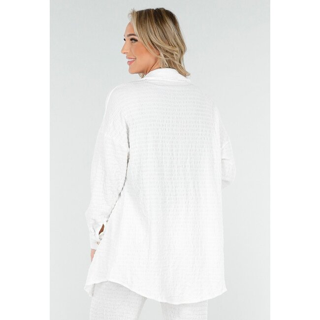 Weißes Crinkle-Stretch-Set mit Türknopf-Bluse und gerader Hose mit Gummibund