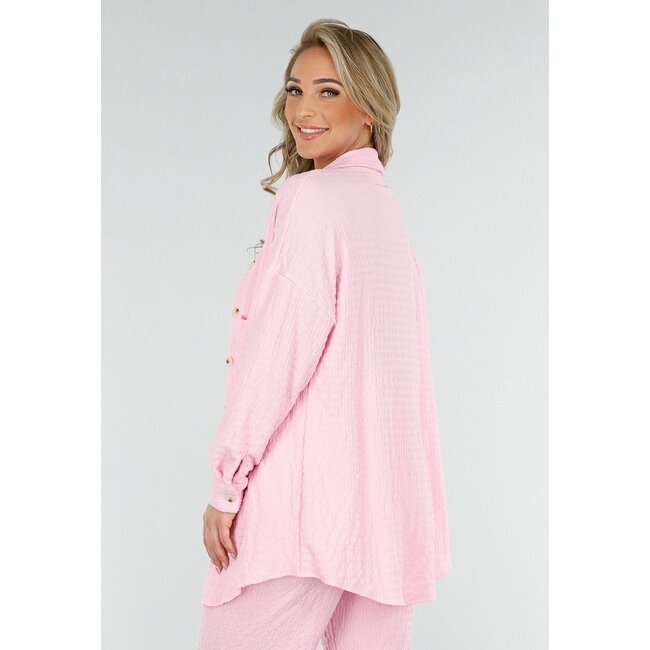 Hellrosa Crinkle Stretch Set mit gerader Hose und Bluse mit Knopfleiste aus luftigem Stoff