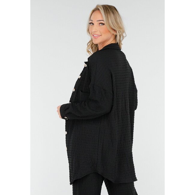 Schwarzes Crinkle-Set mit Türknopf-Bluse und gerader Hose mit elastischem Bund