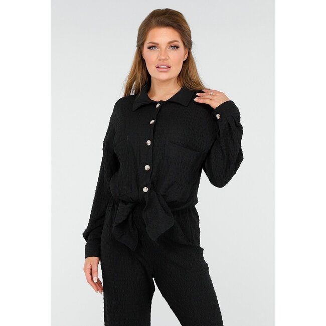 Schwarzes Crinkle-Set mit Türknopf-Bluse und gerader Hose mit elastischem Bund