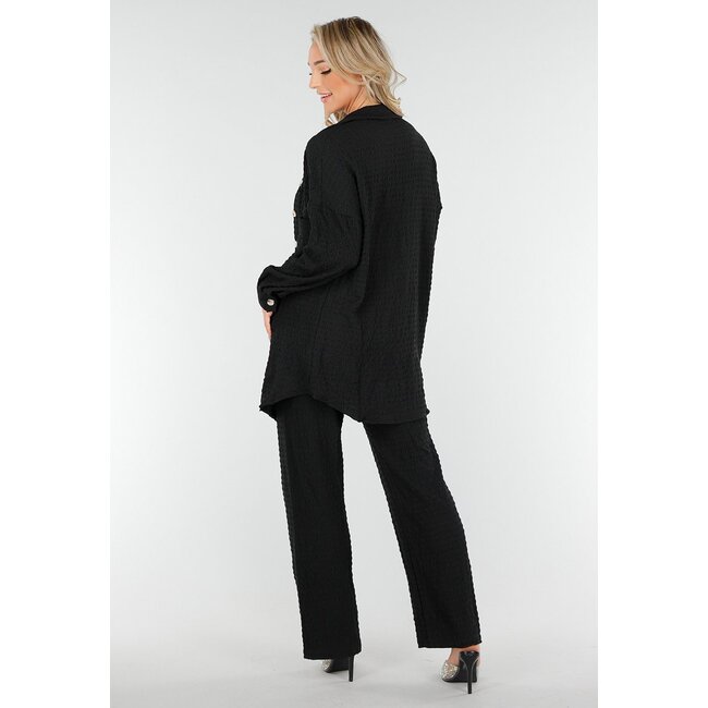 Schwarzes Crinkle-Set mit Türknopf-Bluse und gerader Hose mit elastischem Bund