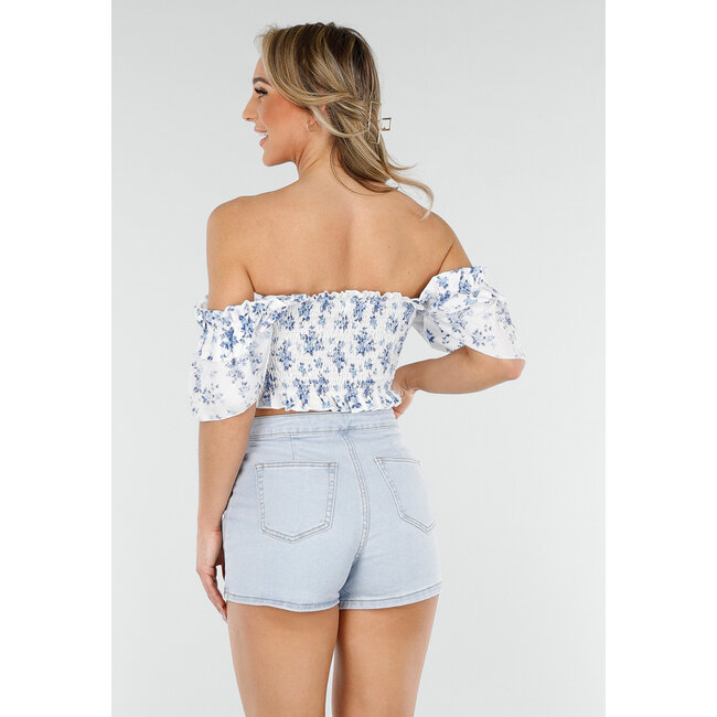 Weißes Crop-Top mit Blumendruck, gesmoktem Stretch-Stoff und Rüschenärmeln