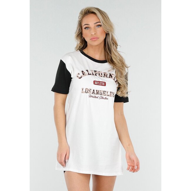 Weißes T-Shirt-Kleid mit schwarzem Text und Leoparden-Print 'California Los Angeles'