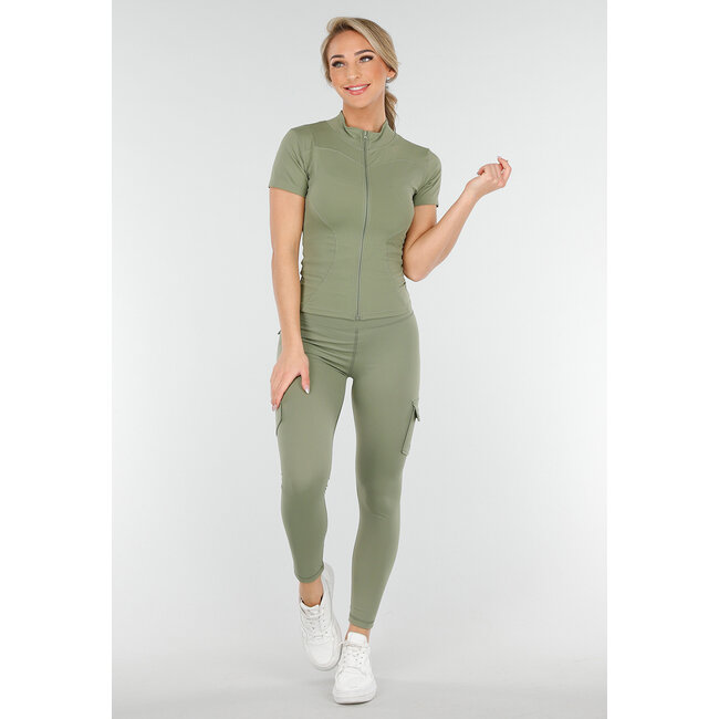 Khakifarbenes Sportset mit Cargotaschen, Reißverschlussjacke und Leggings mit hoher Taille