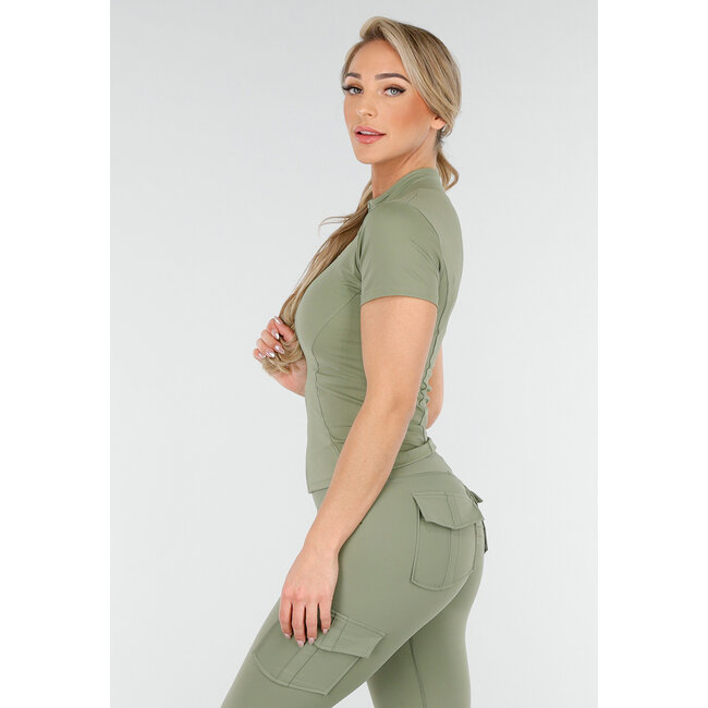 Khakifarbenes Sportset mit Cargotaschen, Reißverschlussjacke und Leggings mit hoher Taille